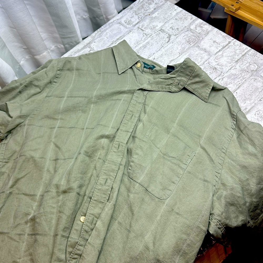 Men’s XL dress shirt